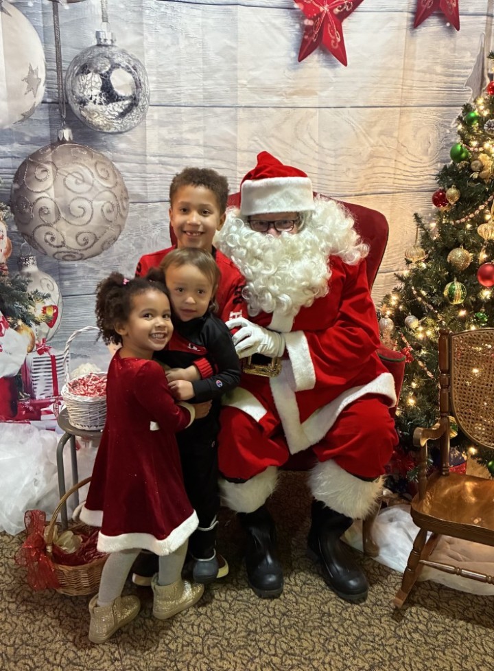 Santa and 3 Kids Cropped 120525